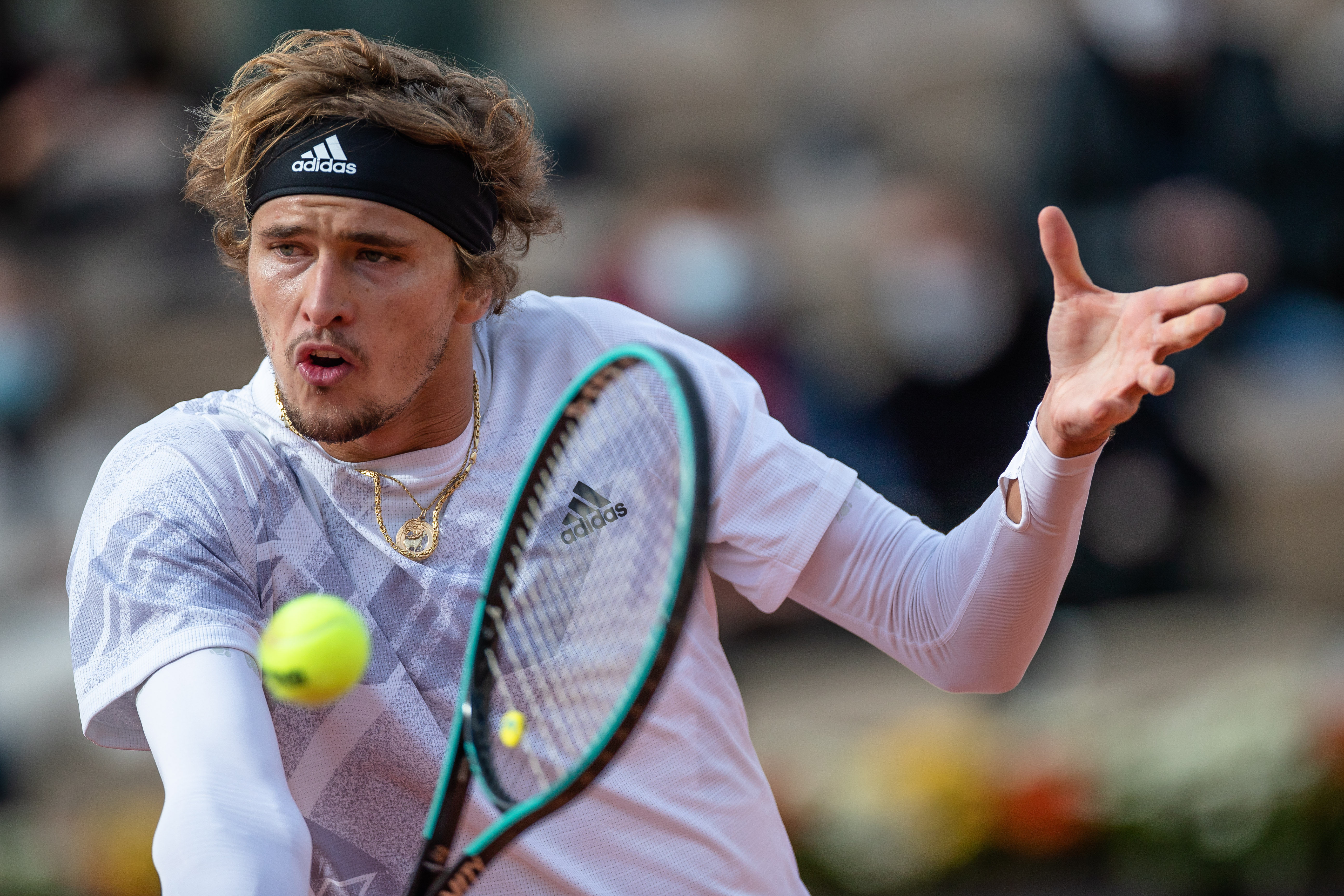 路进攻与中 路进攻与中